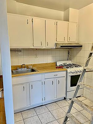 5th image of 151 Allen St APT 5C