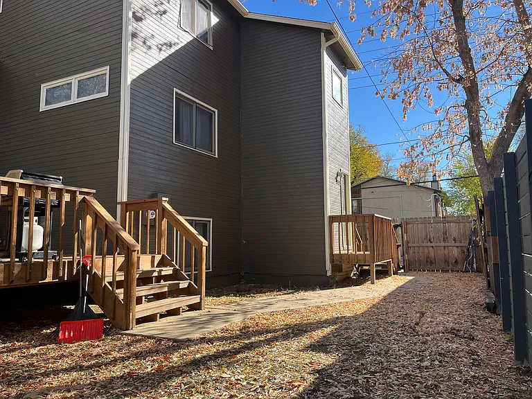 2432 Pine St — Photo 12