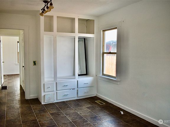 5th image of 27 Hamilton Ave