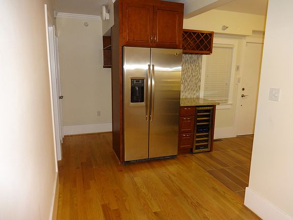 3rd image of 70A Divisadero St
