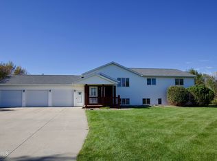 10710 Rose Dr, Bismarck, ND 58501