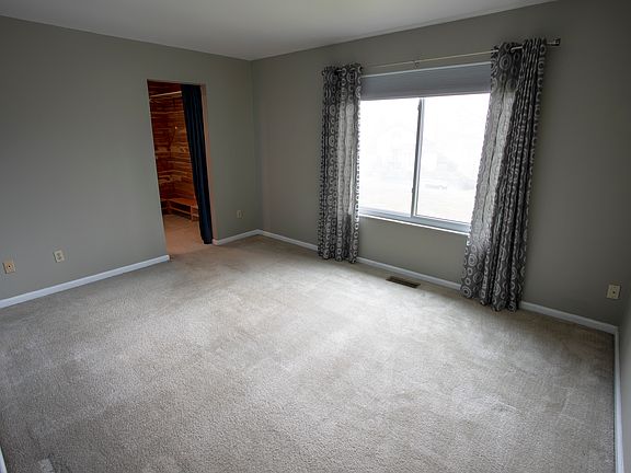 5th image of 142 Stillmeadow Dr