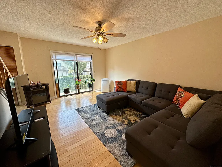 15 Crest St #B-13 — Photo 4