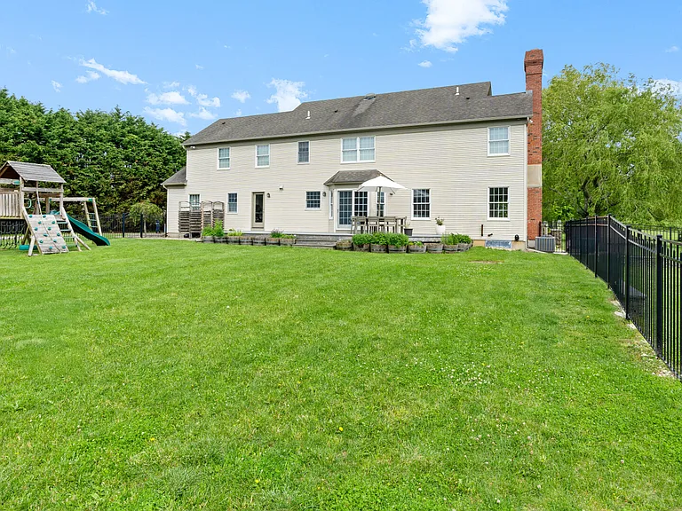 425 Jacobs Ln — Photo 33
