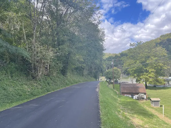 1409 Big Branch Rd, Danville, WV 25053