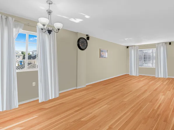 23 Deirdre Court image 5 of 25