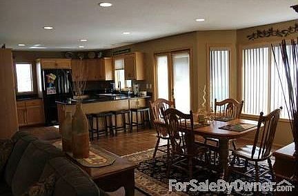 3rd image of 712 Wyndemere Dr