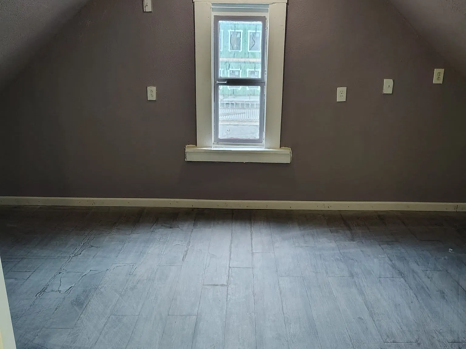 5 bed, 2500 sqft, $2,180 — Photo 3