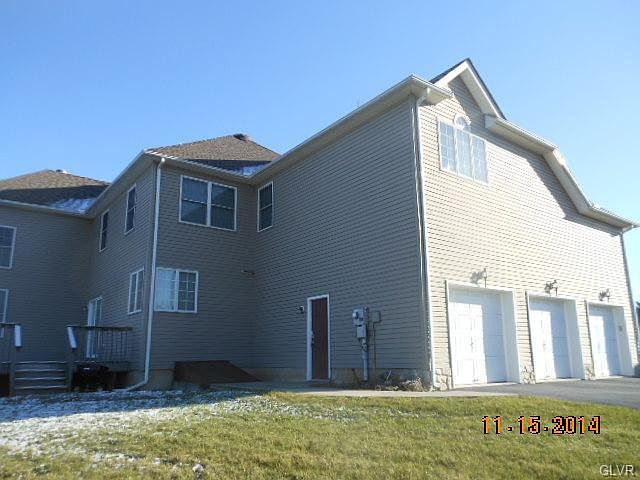 2nd image of 4584 Willow Ln