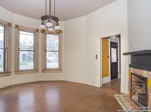 5th image of 420 W Mistletoe Ave