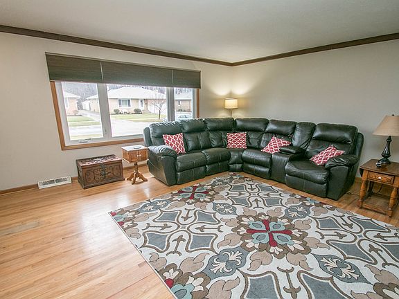 4th image of 4821 Bentwood Dr
