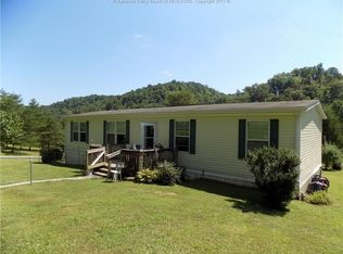 13109 Derricks Creek Rd, Sissonville, WV 25320