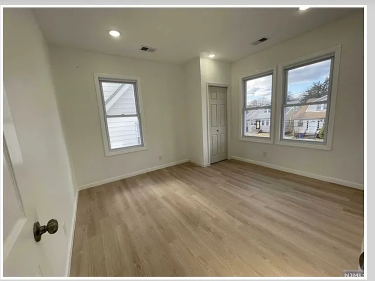 82 Jacoby St #2 — Photo 7