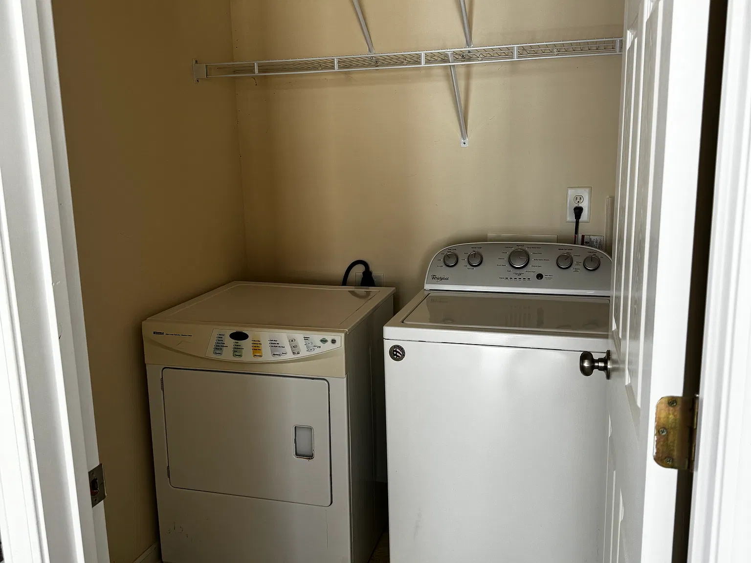 108 Elmhurst Ln — Photo 3
