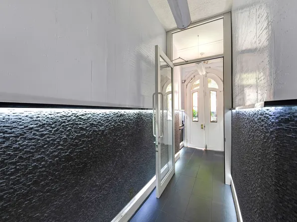 21 East 7th Street image 8 of 11