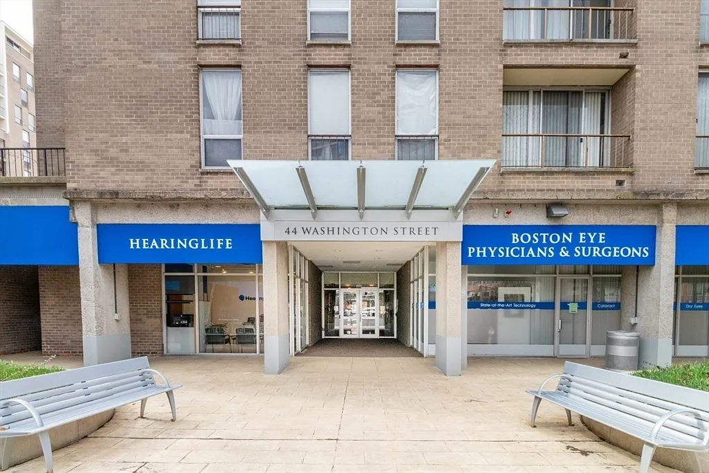 2 bed, 2.0 bath, 1005 sqft, $3,950 — Photo 2