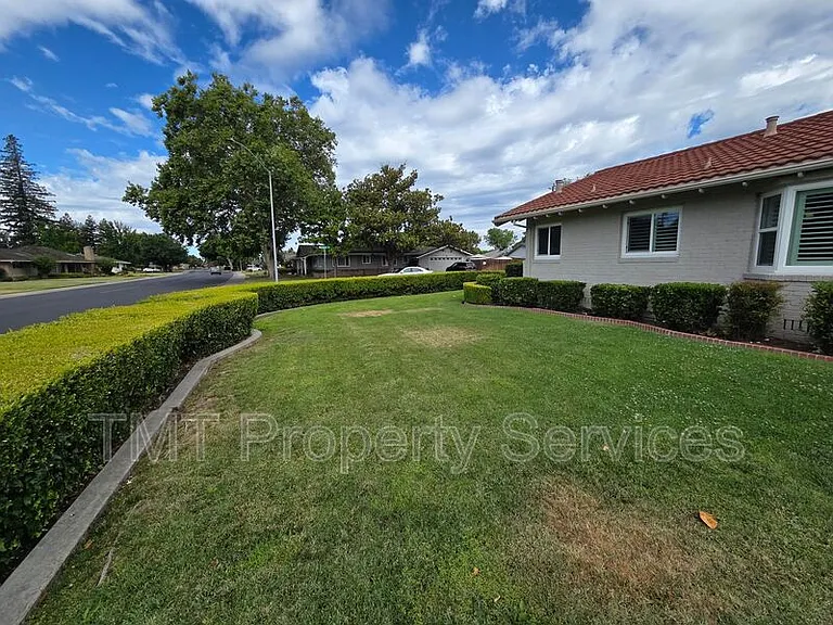 9 W Robinhood Dr — Photo 5