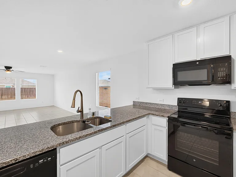 320 Dewberry St — Photo 8