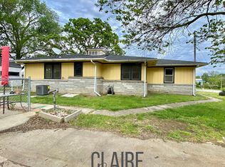 1339 E Walnut St, Nevada, MO 64772