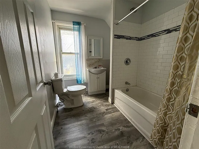669 Marentette Ave #UPPER — Photo 6