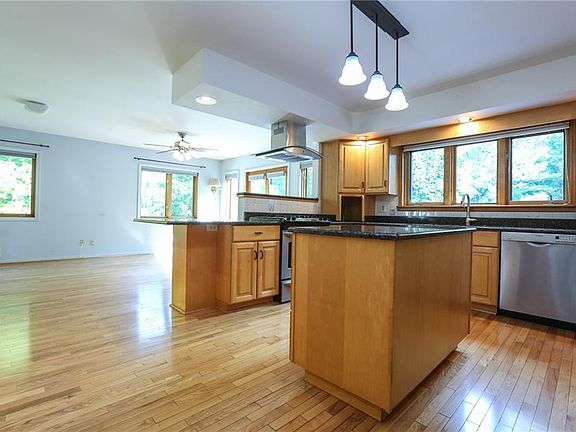 2nd image of 300 West Ave