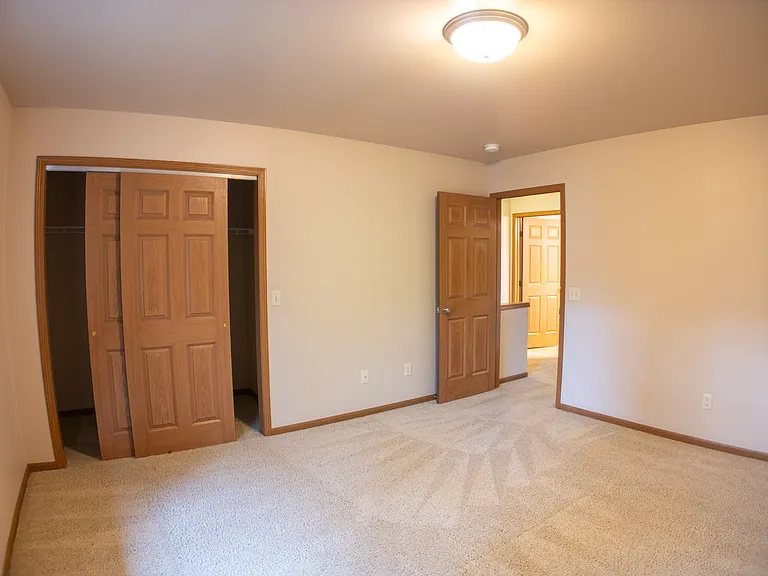 3913 Sterling Dr — Photo 8