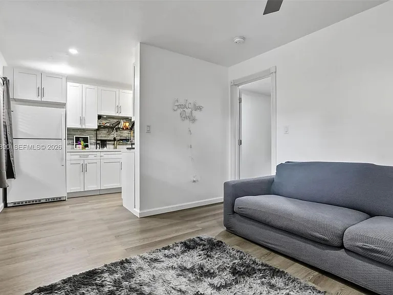 920 SW 30th St #2 — Photo 3