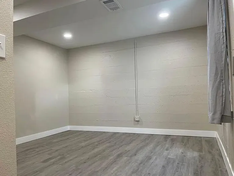 1109 N Jackson St — Photo 6