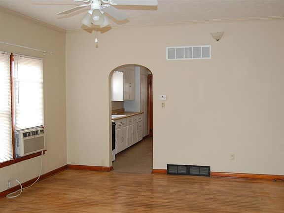 3rd image of 629 E 6th Ave