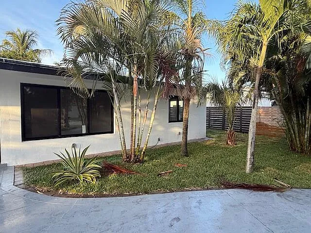 2 bed, 2.5 bath, 1390 sqft, $4,800 — Photo 2