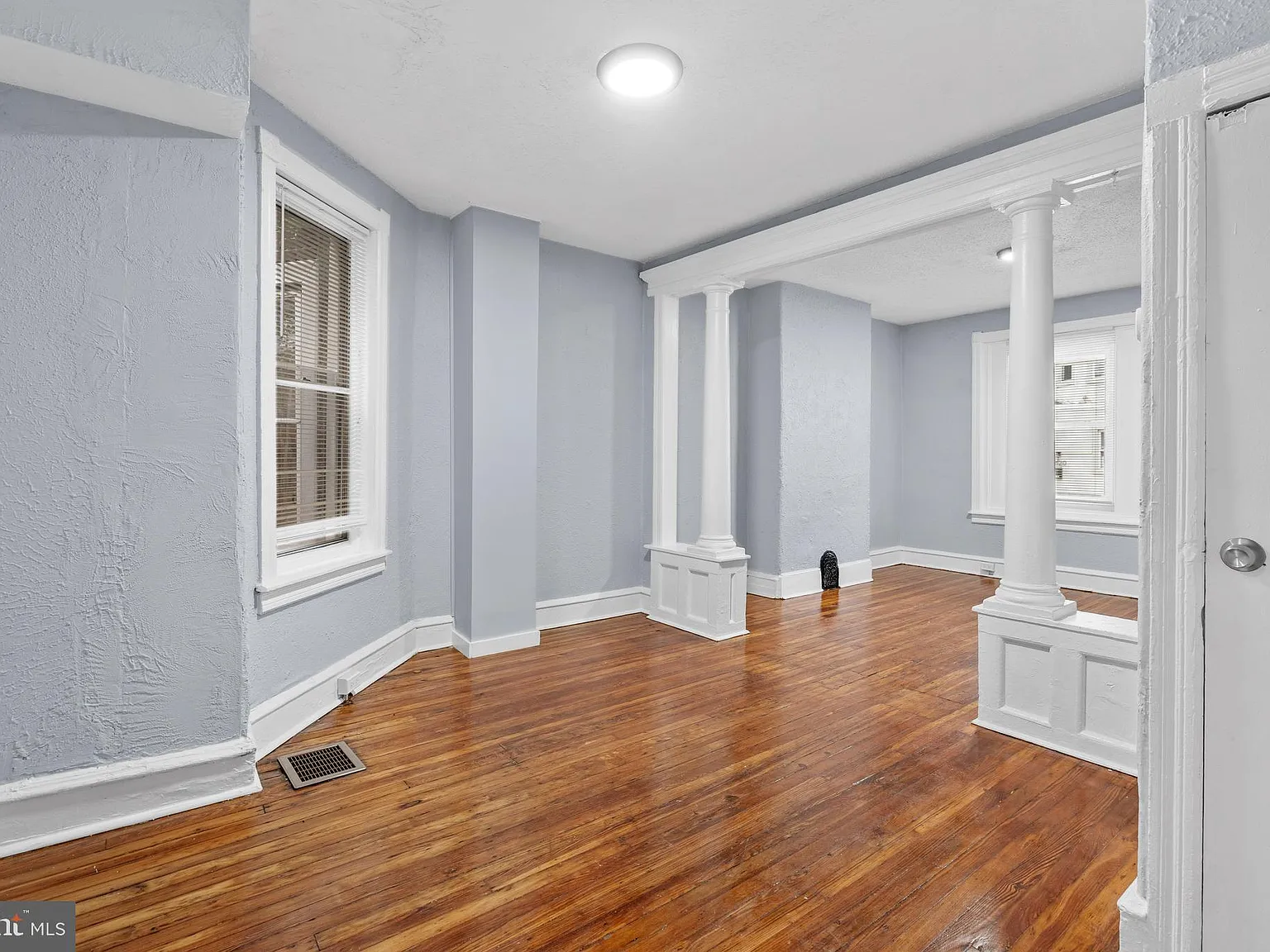 3 bed, 990 sqft, $1,550 — Photo 3