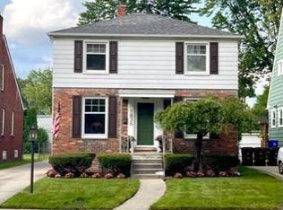1836 Brys Dr, Grosse Pointe Woods, MI