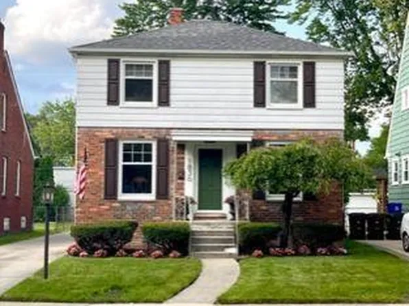 1836 Brys Dr, Grosse Pointe Woods, MI 48236