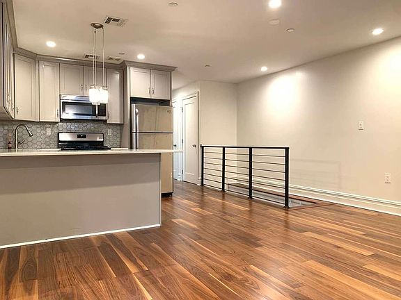 3rd image of 123 Halsey St #1