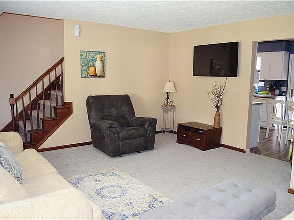 3rd image of 712 Thornwood Blvd