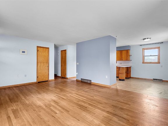 4th image of 913 Southhaven Dr