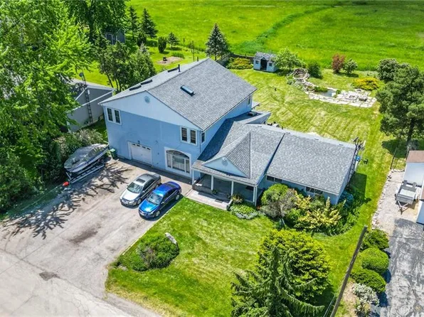 5 Mazza Ave, Hamilton, ON L9H 5E2