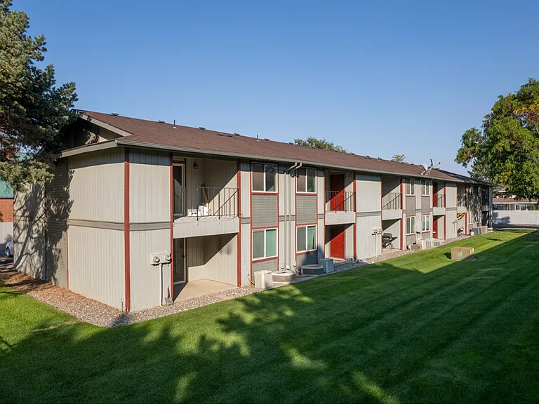 Irving Place Apartments — Photo 14