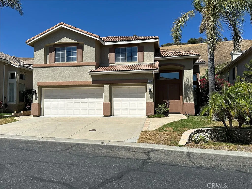 3 bed, 2.5 bath, 2370 sqft, $4,200 — Photo 2