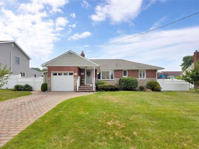 86 Lawrence Street, Farmingdale, NY, 11735