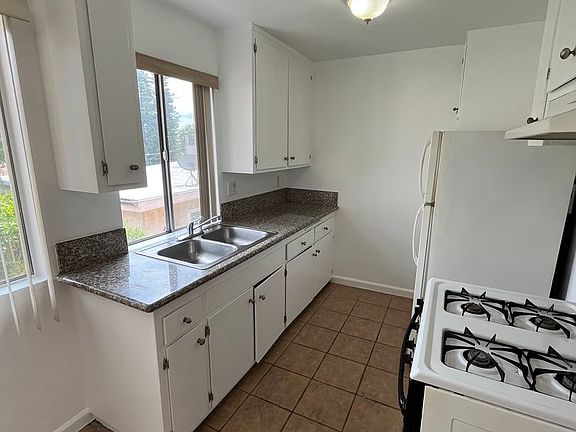 5th image of 11751 Hart St APT 8