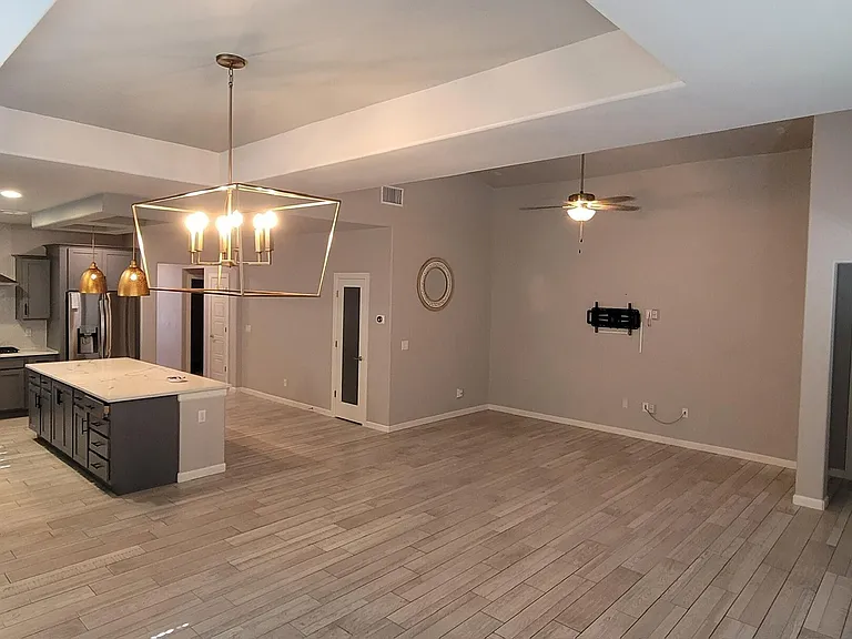 909 Cobalt Hill Ave — Photo 3