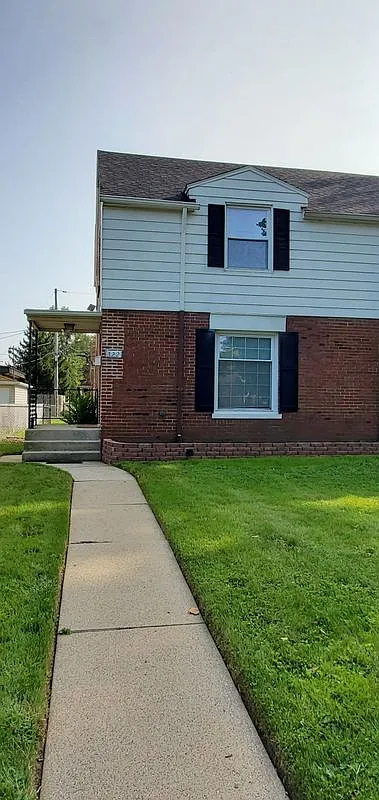 2 bed, 1.0 bath, 960 sqft, $1,800 — Photo 2