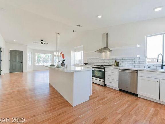 2nd image of 888 Serpentina Ave