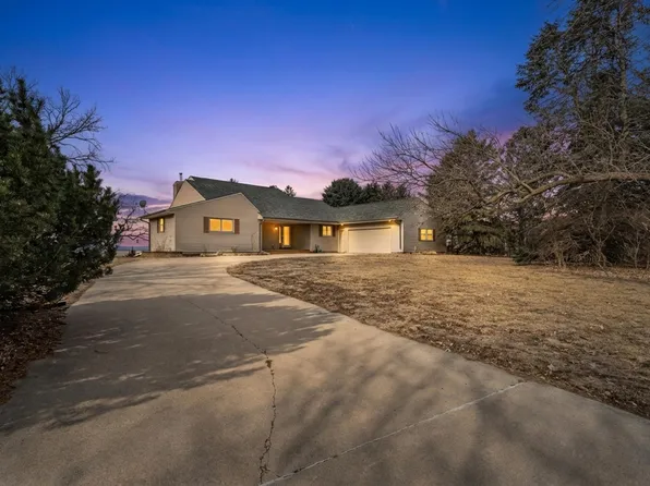 1826 Constance Dr, Vermillion, SD 57069