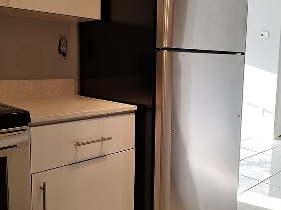 3rd image of 615 NE 10th St #102