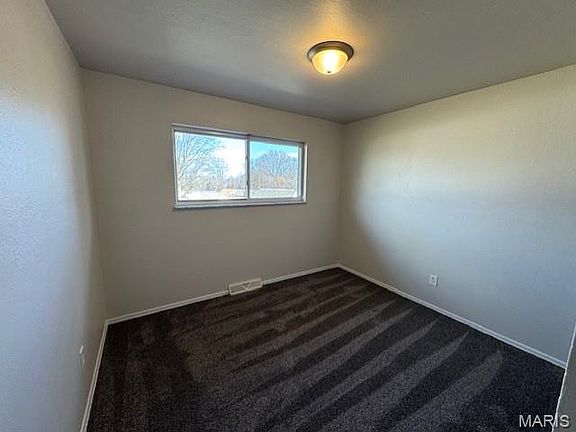 5th image of 8408 Hill Ave