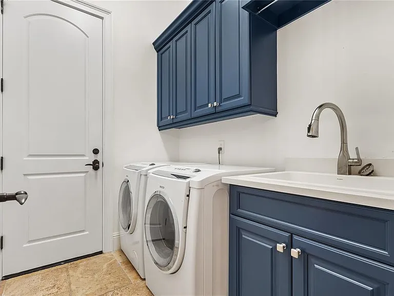 9841 Covent Garden Dr — Photo 12