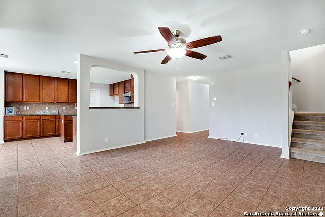 4 bed, 2.5 bath, 2347 sqft, $1,850 — Photo 3