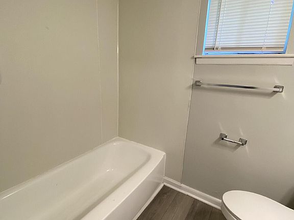 5th image of 205 Valley View Dr APT 4